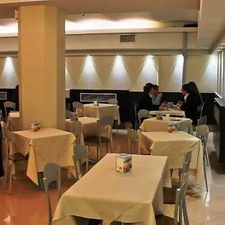 酒店 米兰中心宜必思尚品酒店 3*