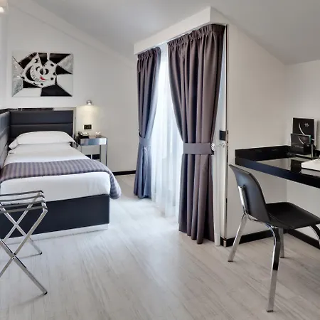 Lhp Napoleon Hotel