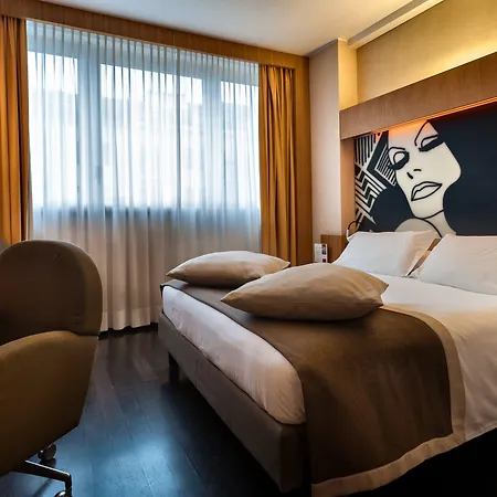 Отель Crowne Plaza By Ihg 4*