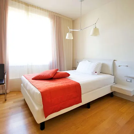 Hotel Mercure Solari Milan
