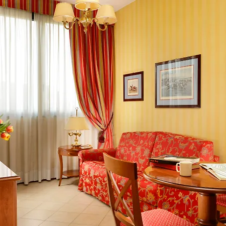 Unaway & Linea Uno Hotel 4*