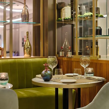 Hotel Avani Palazzo Moscova 4*