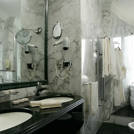 Capitol Hotel 4*