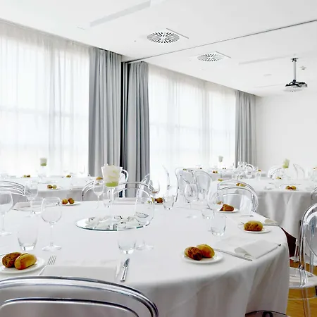 Hilton Garden North Отель