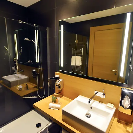 Отель Hilton Garden North 4*