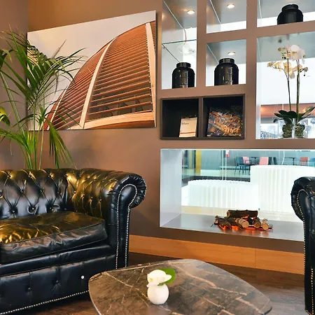 Hilton Garden North Hotel 4*