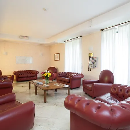 Ih Argonne Park Aparthotel 3*