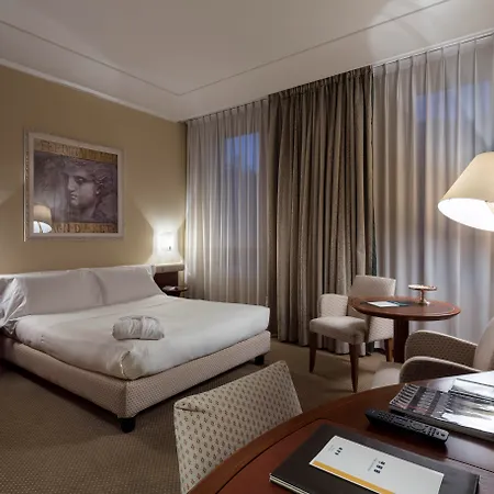 Una Cusani Hotel 4*
