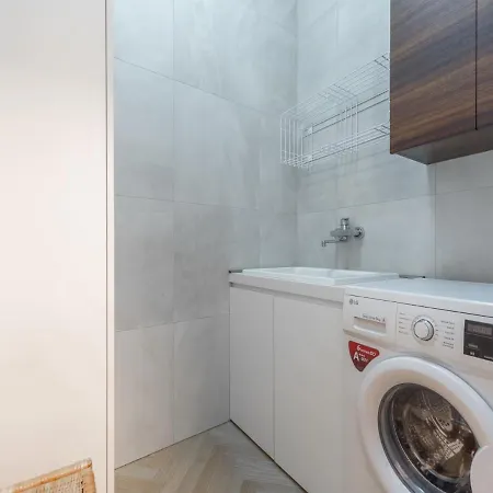 The Best Rent - Spacious Three-bedroom With Terrace *