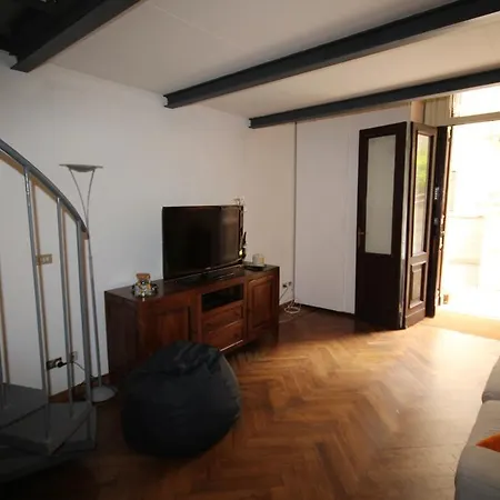 Piazza Castello Apartment *