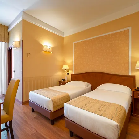 Lancaster Hotel 3*