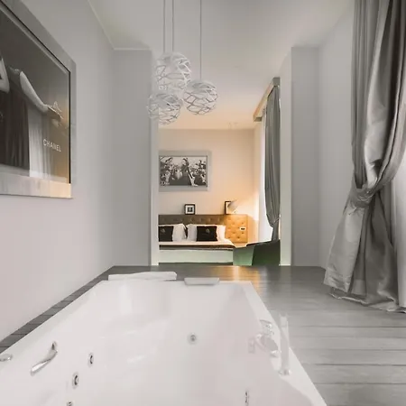 مونتينابوليوني سويتس 2*