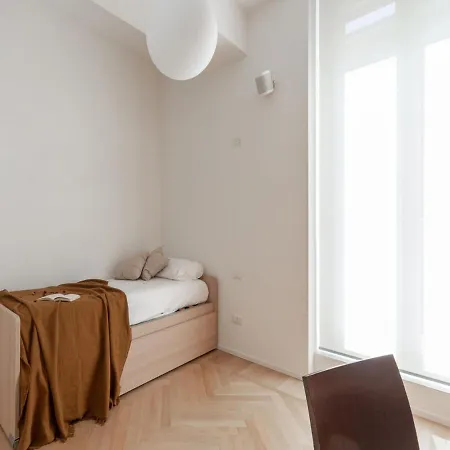 Lejlighed The Best Rent - Spacious Three-bedroom With Terrace