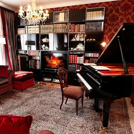 Charming Elegant In Historic Art Nouveau Building, 3* Милан