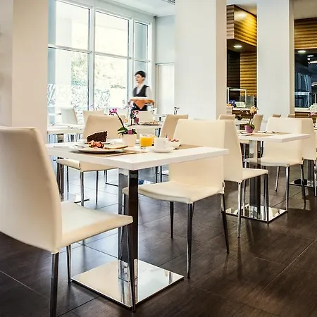 ديجلي أركيمبولدي فندق