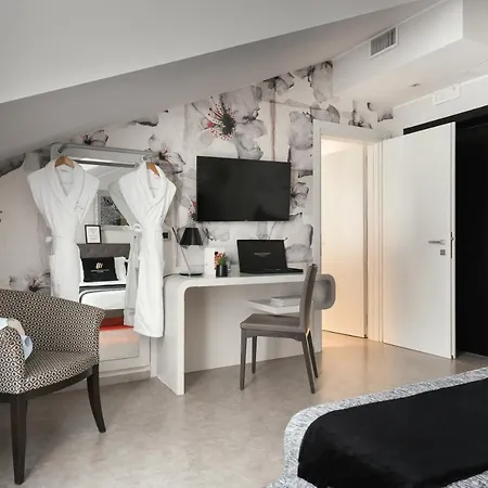 Montenapoleone Lejlighedshotel 4*