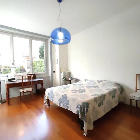 Camera Matrimoniale Nel Quartiere Sant'ambrogio ゲストハウス