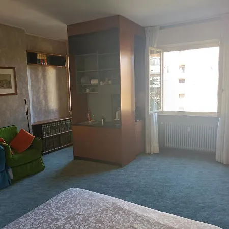 Elegant Apartment For 4 - Metro 5 Min - Duomo 10 Min - Milano Апартаменты *