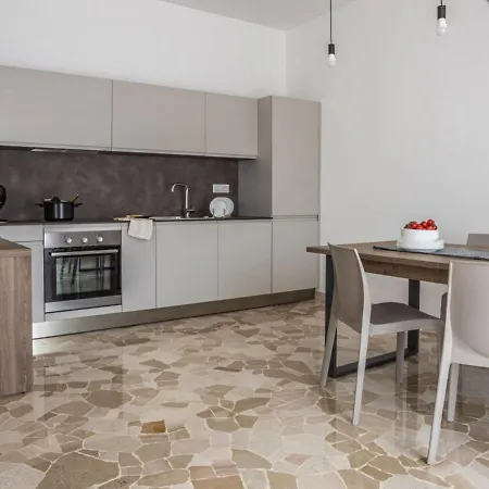 Daire The Rent - Spacious Three-bedroom In Lorenteggio Milano
