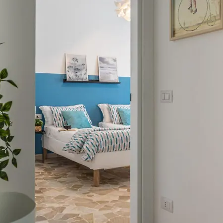 The Rent - Spacious Three-bedroom In Lorenteggio *