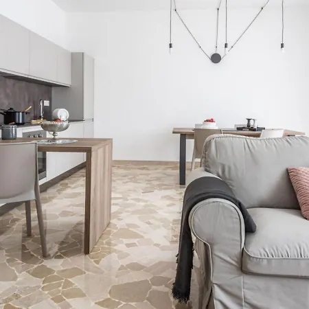 The Rent - Spacious Three-bedroom In Lorenteggio