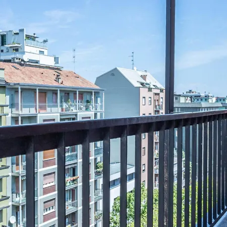 The Rent - Spacious Three-bedroom In Lorenteggio Milano