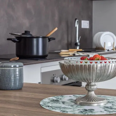 The Rent - Spacious Three-bedroom In Lorenteggio