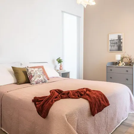 Daire The Rent - Spacious Three-bedroom In Lorenteggio