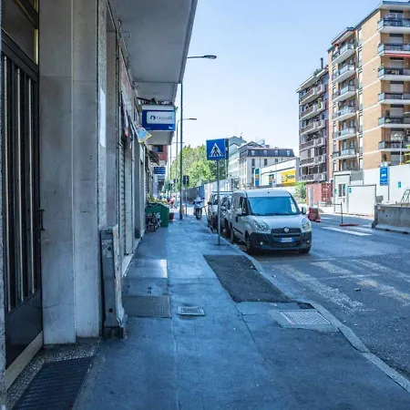 The Rent - Spacious Three-bedroom In Lorenteggio Milano