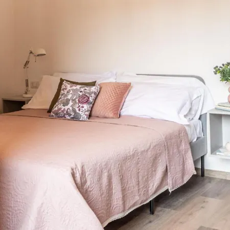 The Rent - Spacious Three-bedroom In Lorenteggio *