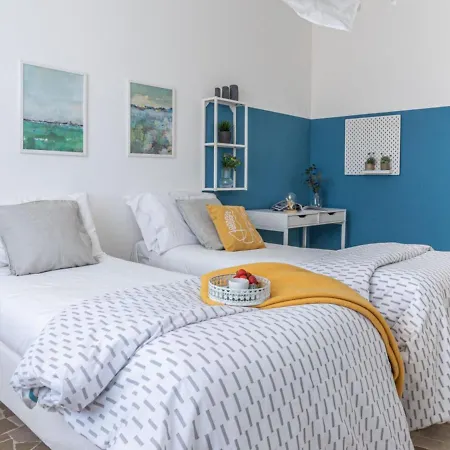 The Rent - Spacious Three-bedroom In Lorenteggio * Milão