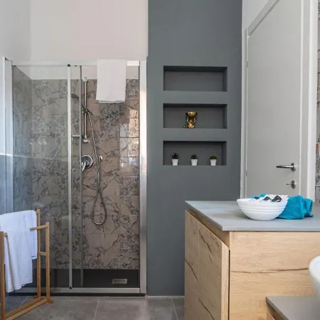 The Rent - Spacious Three-bedroom In Lorenteggio