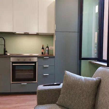 2 Via Fabio Mangone * ميلان