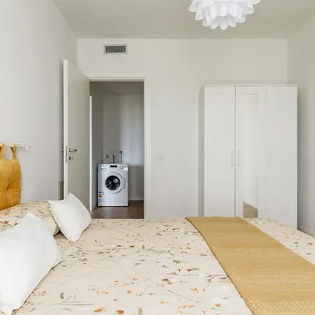Διαμέρισμα Joivy Uptown Flats With Balcony, Good Connection To Centre Μιλάνο
