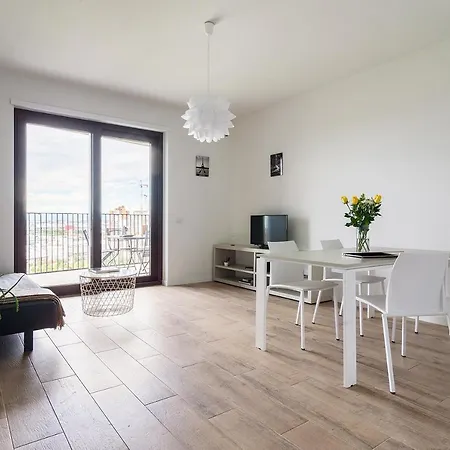 Joivy Uptown Flats With Balcony, Good Connection To Centre