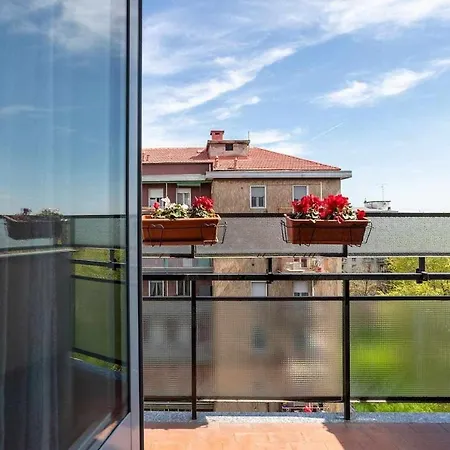 Rent - Parking And Comfort - Spacious Up To 8 Pax Daire Milano