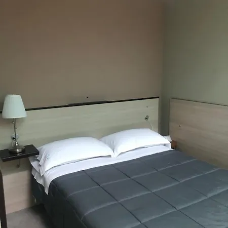 Villa Camilla Milano Metro 4 Casa de hóspedes 4*