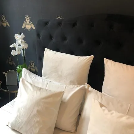 Lippi 42 With Private Garden Bed & Breakfast