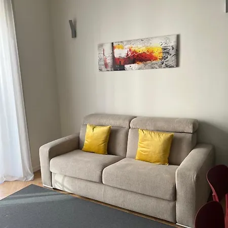 Apartment Milano: Incantevole In Pieno Centro - Fancy Yellow
