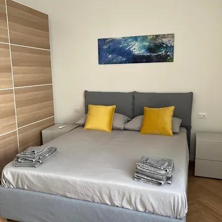 Milano: Incantevole In Pieno Centro - Fancy Yellow Apartment
