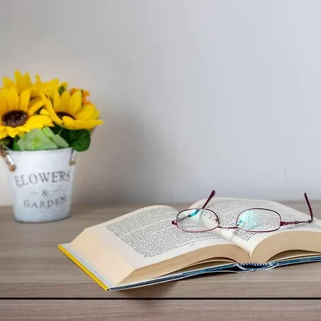 Rent Apartment - Parking And Comfort - Spacious Apt Up To 8 Pax Appartamento