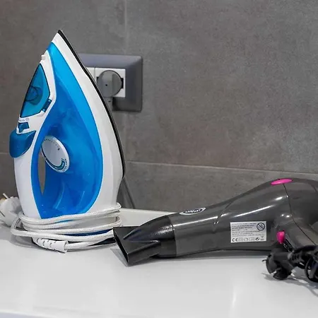 Rent Apartment - Parking And Comfort - Spacious Apt Up To 8 Pax Appartamento Milano