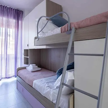 Rent Apartment - Parking And Comfort - Spacious Apt Up To 8 Pax Appartamento