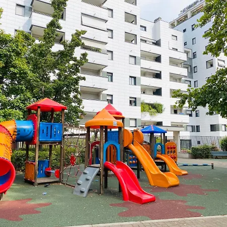 Con Giardino Max 6 Persone Sulla Mm3 Gialla