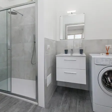 アパート E-bicocca *