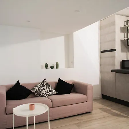 Youhosty - Pavia 7 * Milan