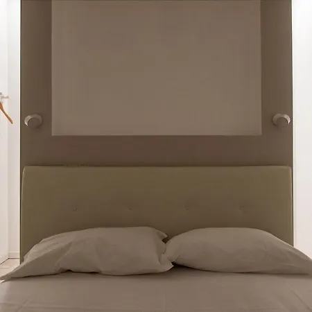 Youhosty - Pavia 7 * Milan