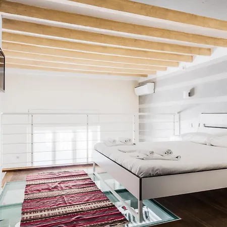 Awesome Loft In The Center Of *