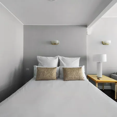 Aparthotel Adore *