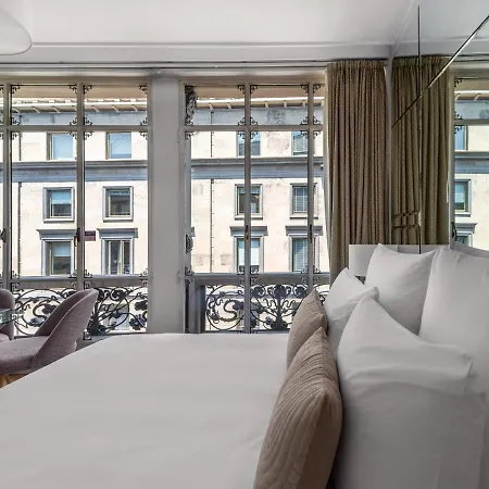 Adore Aparthotel